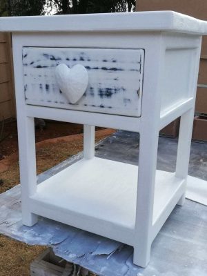 1 Drawer nightstand with heart handle