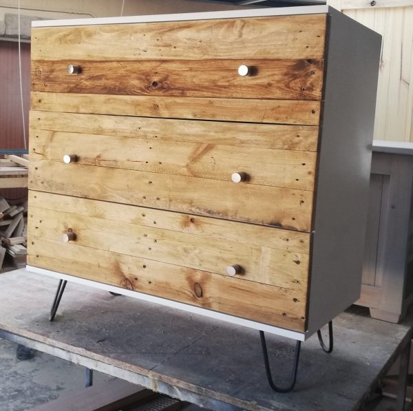Rustic Style Chest of Drawers with hairpin legs