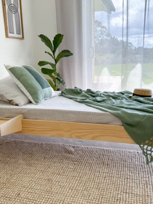 Classic Bed with solid Pine