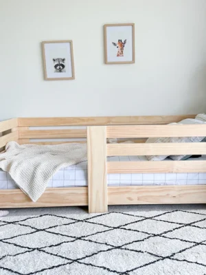Classic Bed with sides with solid pine